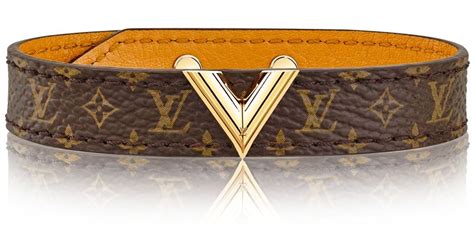 Products by Louis Vuitton: Essential V Bracelet